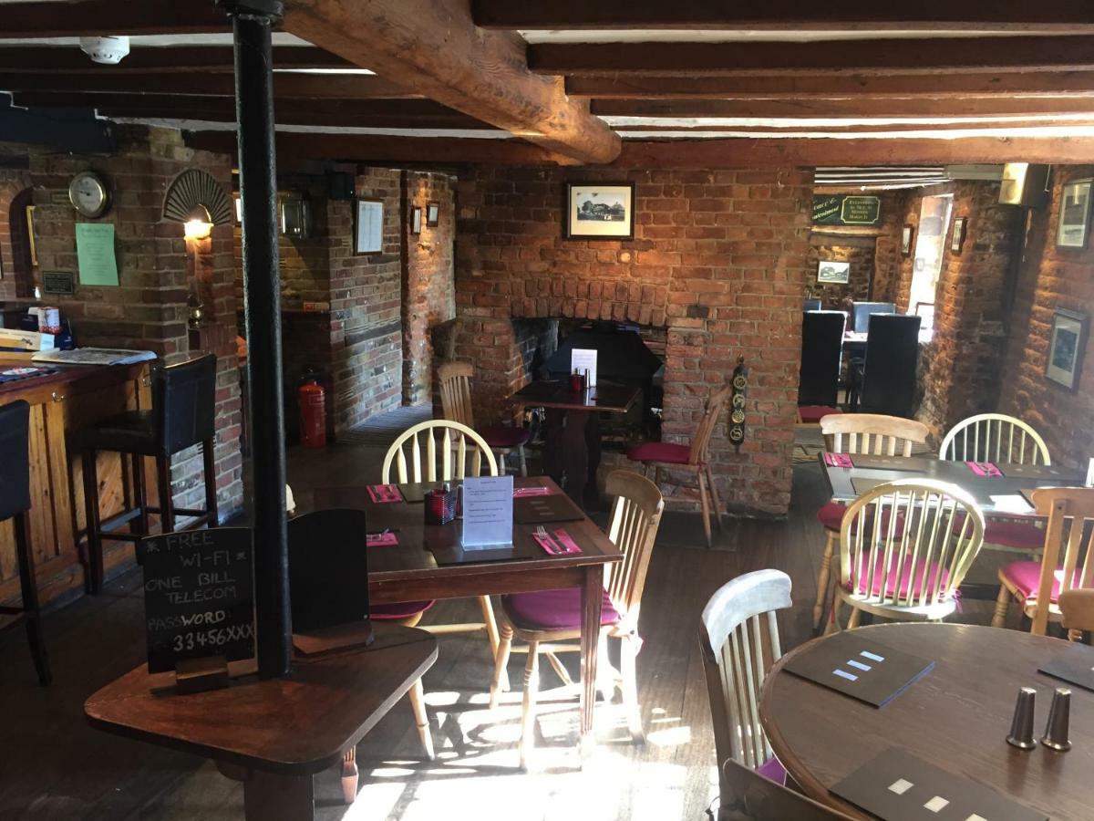 The St Crispin Inn Worth  ภายนอก รูปภาพ