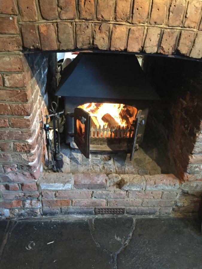 The St Crispin Inn Worth  ภายนอก รูปภาพ