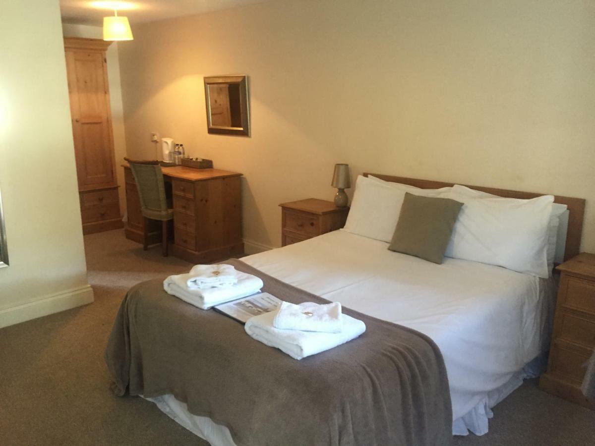 The St Crispin Inn Worth  ภายนอก รูปภาพ